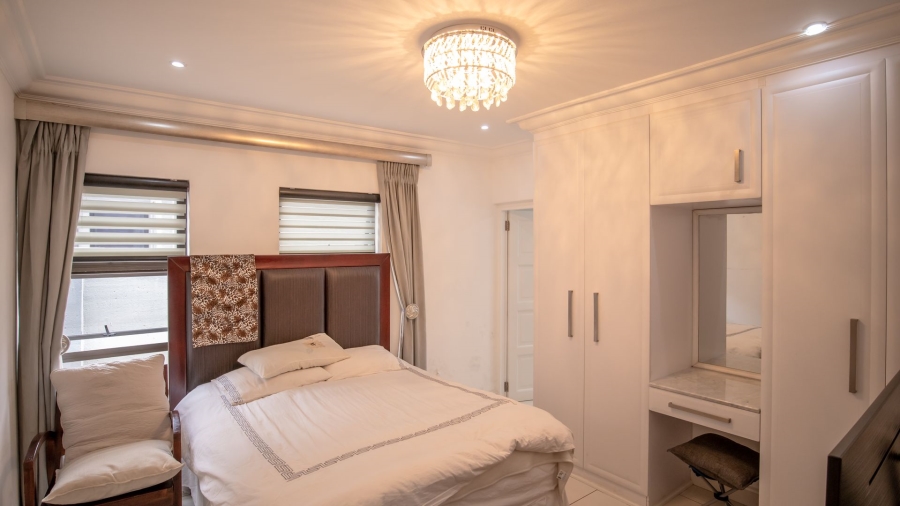 6 Bedroom Property for Sale in The Coves North West